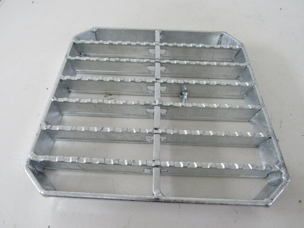 ○未使用 イズミ 会所 マス用 グレーチング 普通目 ノンスリップ KTI-20-2 1枚