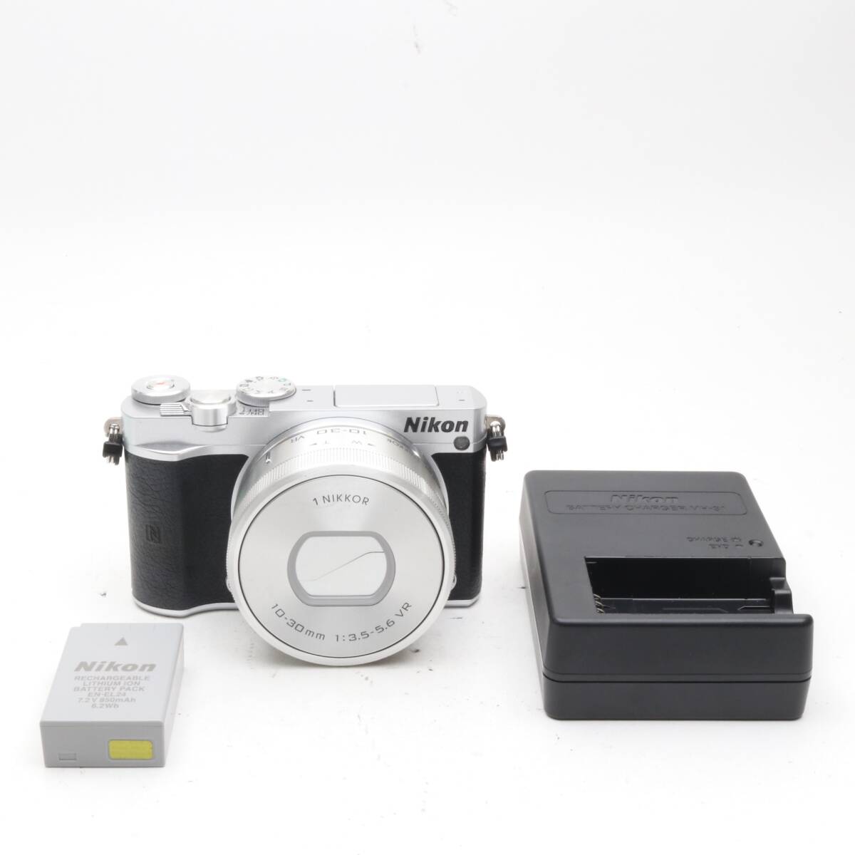 【シャッター回数：2900回】Nikon Nikon1 J5 レンズキット シルバー ミラーレスカメラ 〔NIKON NIKKOR 1 マウント〕