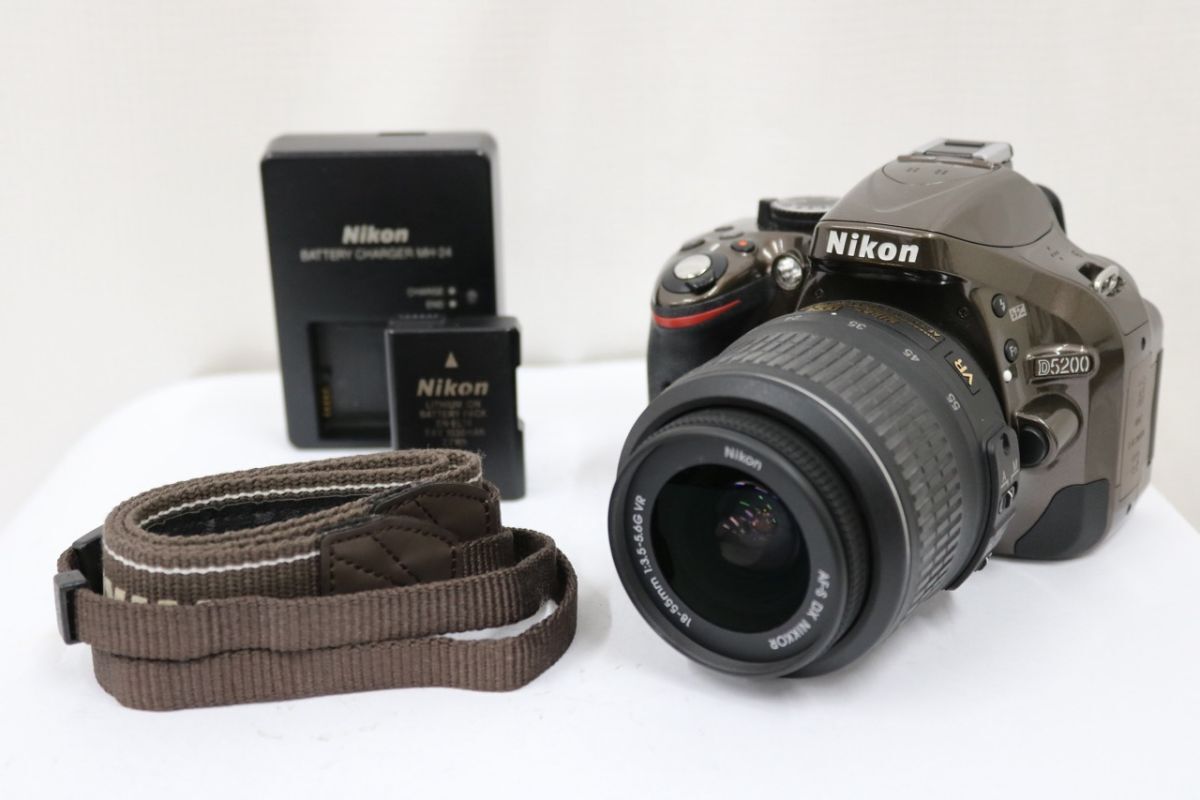 【返品保証】 【シャッター回数6203回】 Nikon D5200 ブラウン DX AF-S NIKKOR 18-55mm F3.5-5.6 G e8302
