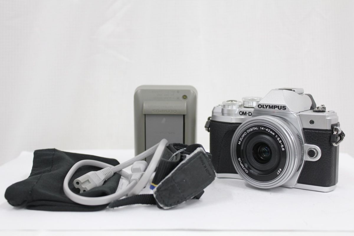 【返品保証】 【シャッター回数21729回】オリンパス Olympus OM-D E-M10III M.ZUIKO DIGITAL 14-42mm F3.5-5.6 ミラーレス一眼 e8498