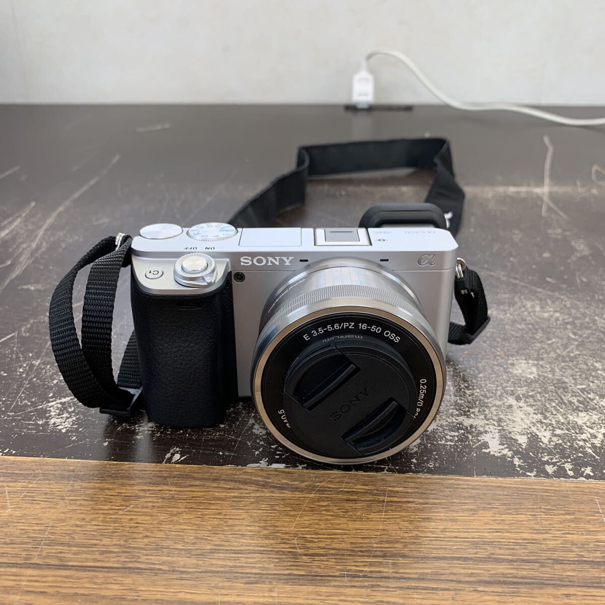 美品 SONY ミラーレス一眼カメラ α6400 レンズキット ILCE-6400 16-50mm デジタルカメラ ソニー