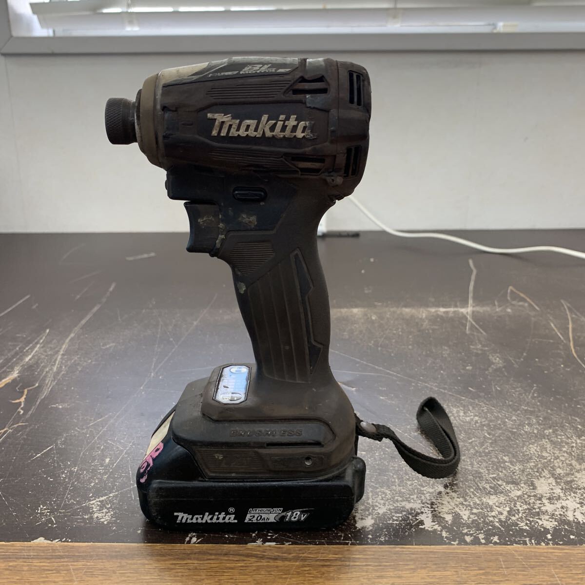 中古品 makita 充電式インパクトドライバ TD172D 18V マキタ バッテリー
