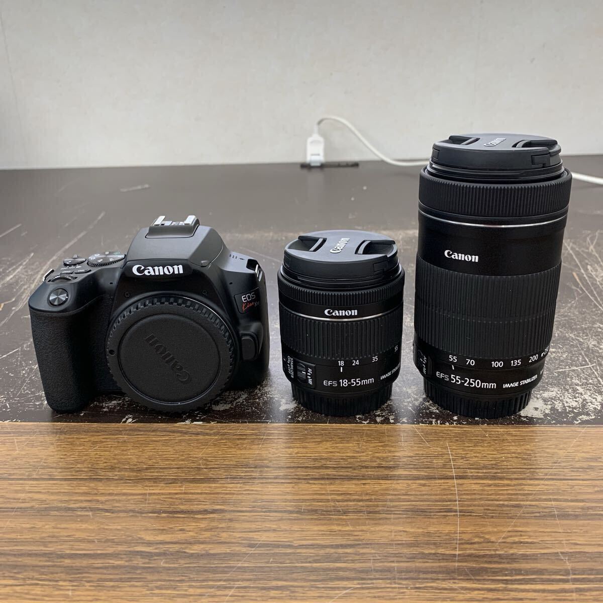 美品 Canon EOS Kiss X10 ダブルズームキット デジタル一眼レフカメラ キャノン 18-55mm 55-250mm デジタルカメラ