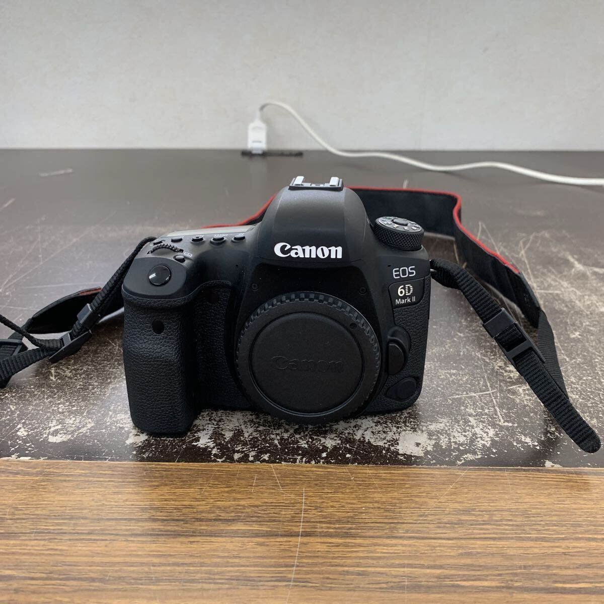 美品 Canon EOS 6D Mark 2 ボディ デジタル一眼レフカメラ Mark II キャノン デジタルカメラ