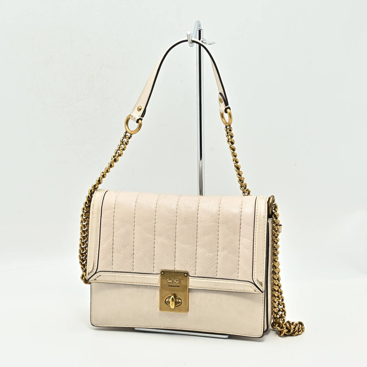 A3263 COACH コーチ ターンロック 白 ホワイト ショルダー バッグ チェーン レザー 肩掛け 斜め掛け ブランド レディース