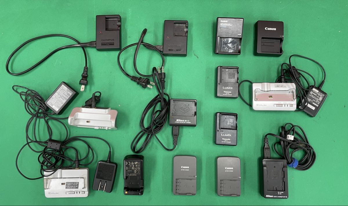 （C205）キヤノン ニコン Nikon Canon LUMIX OLYMPUS 純正リチウムイオン電池　バッテリーチャージャー LC-E5 DE-A11A MH-18a など 未確認