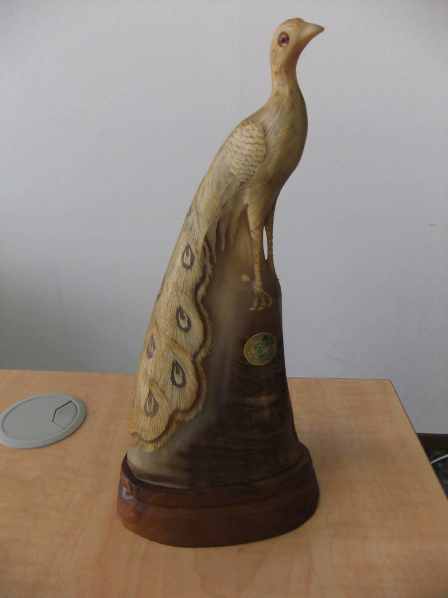 【50696】水牛の角　孔雀　置物　タイ　お土産