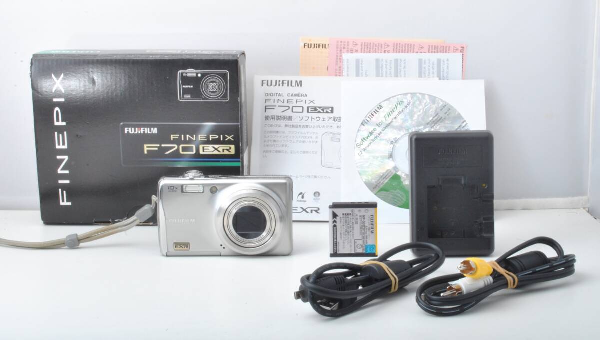 【動作品】フジフィルム　FUJIFILM FINEPIX F70EXR　付属品あり　＃A0324① 