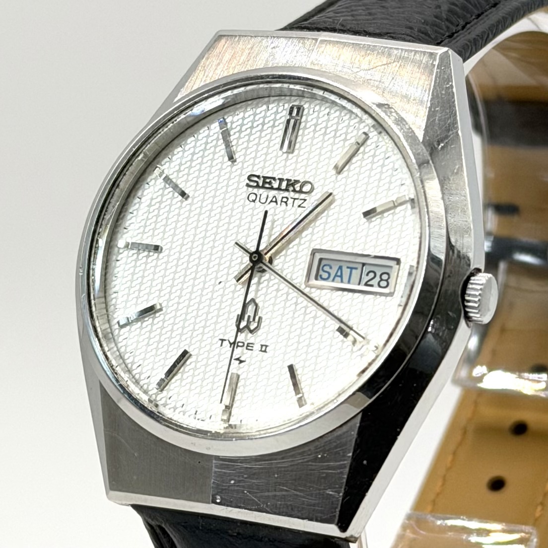 [新品電池稼働] 希少 SEIKO QUARTZ TYPEⅡ/ セイコー タイプ2 ◆新品ベルト◆ メンズ ギョーシェ アナログ デイデイト 3針 腕時計