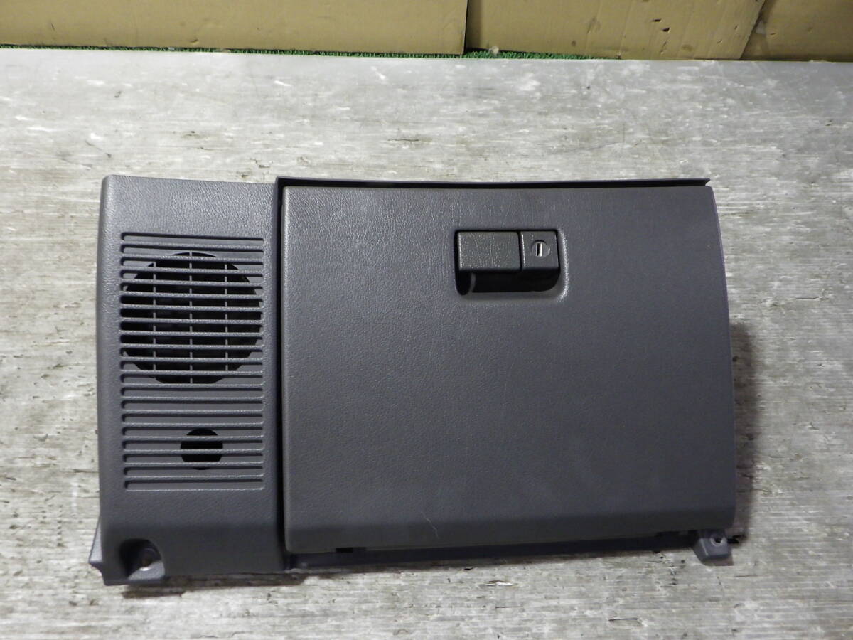売り切り Q-LN130W ハイラックスサーフ 0 グローブボックス 08-03-24-926 B2F-5 スリーアール長野