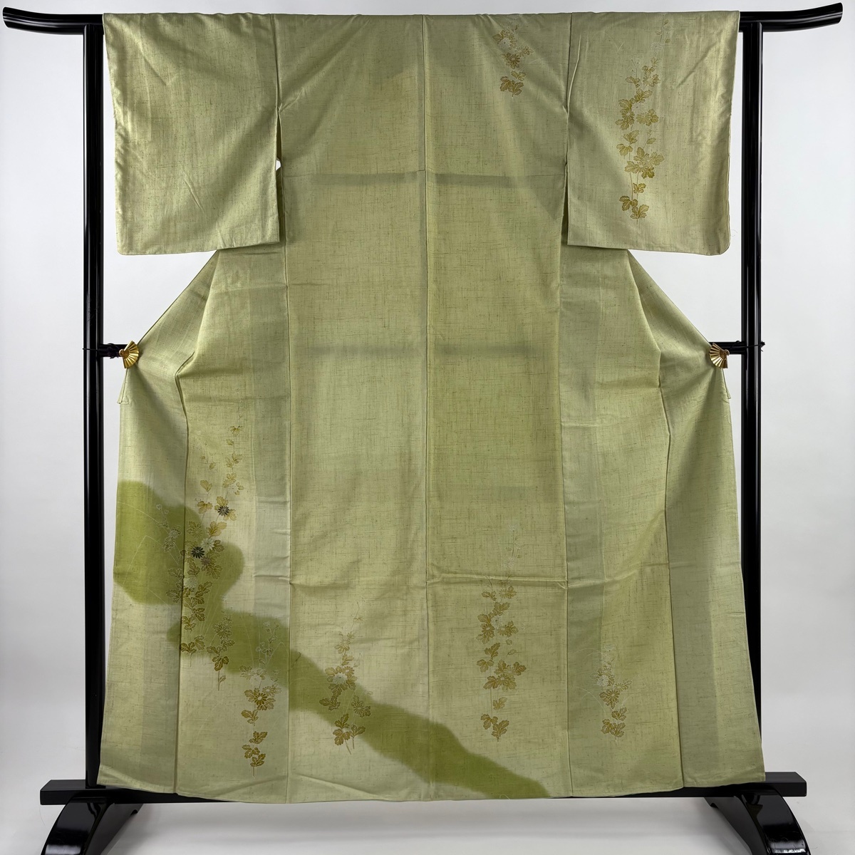 付下げ 身丈159.5cm 裄丈63cm S 袷 紬地 菊 霞 刺繍 ぼかし 黄緑色 正絹 優品 【中古】
