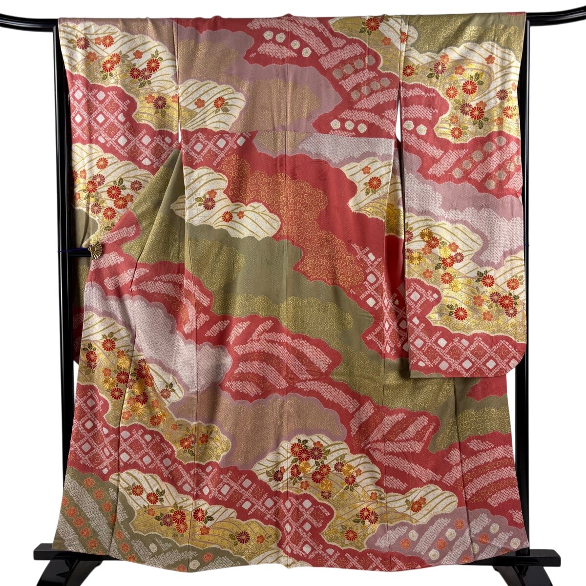 【美品】 振袖 身丈159cm 裄丈66cm M 袷 ますいわ屋 雲文 菊 金糸 絞り 濃ピンク 正絹 秀品 【中古】
