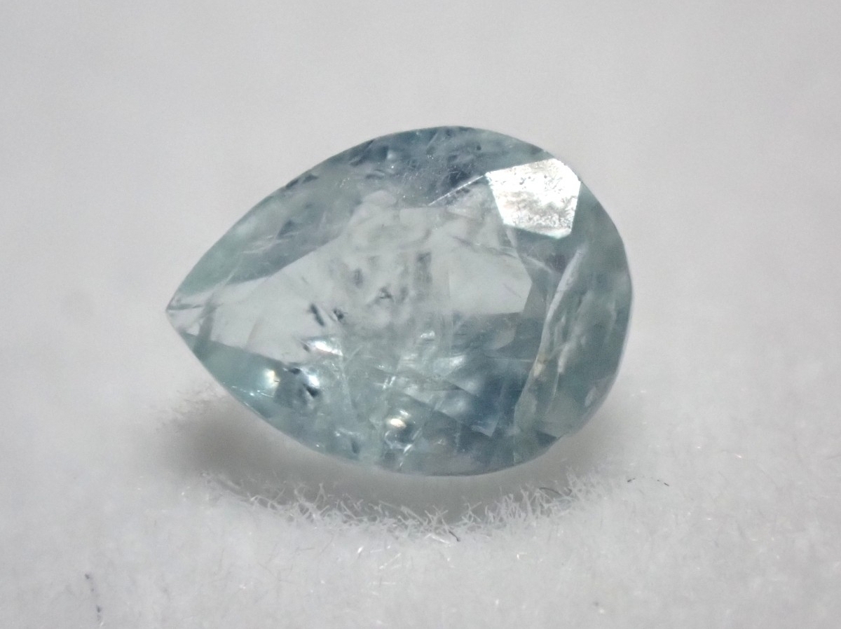 マダガスカル産　グランディディエライト　珪酸塩鉱グランディディエ　ルース　天然石