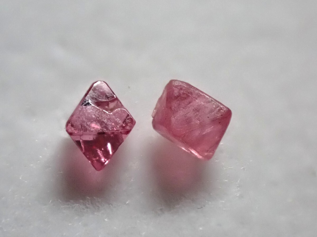 モゴック産　スピネル 尖晶石 原石 標本 鉱物