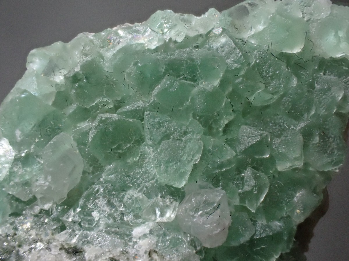 バルセロナ産　フローライト 蛍石 原石　標本　鉱物