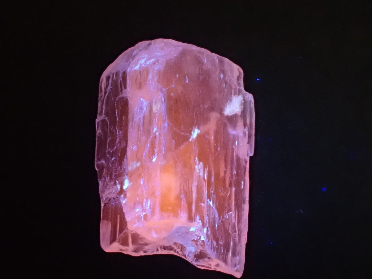 アフガニスタン産　スポジュメン　リチア輝石 原石 標本 鉱物