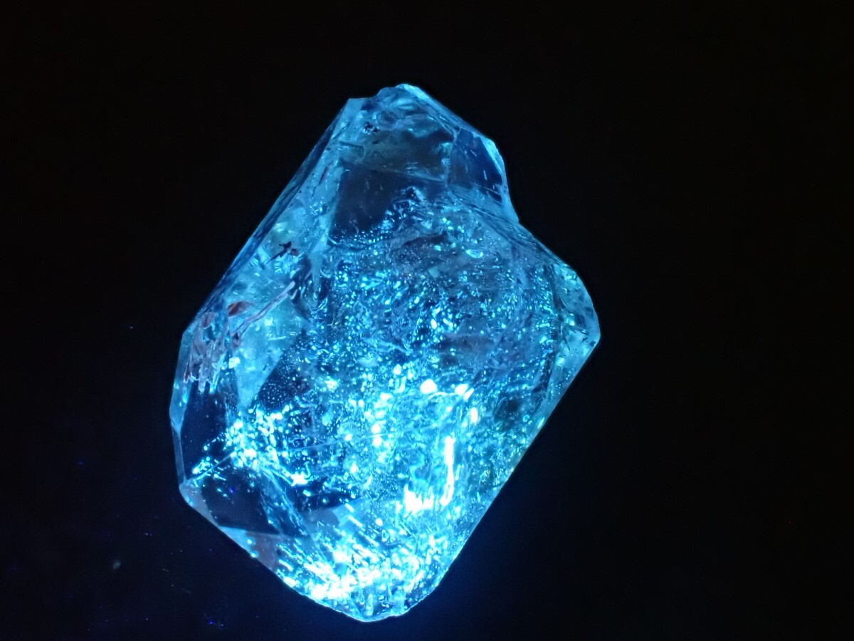 パキスタン産 オイルインクォーツ 石油入り水晶 原石 標本　鉱物