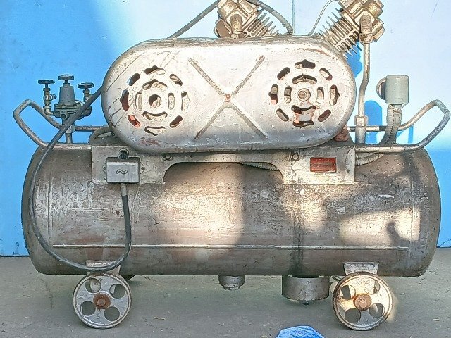 日立 エアーコンプレッサー 型式不明 ※現状渡し