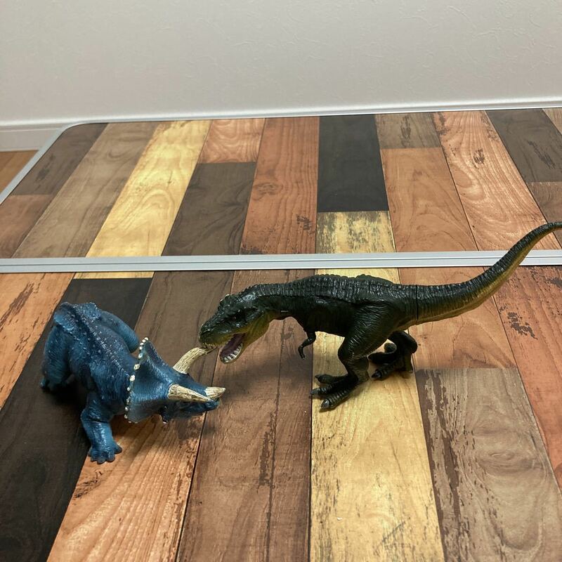 EIKOH【エイコー】恐竜フィギュア　ティラノサウルス　トリケラトプス　2体セット