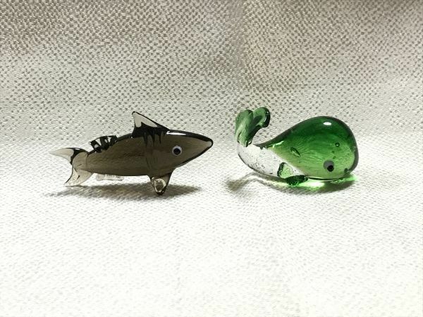 ガラス細工　海の生き物　クジラ＆サメ ２個セット　置物　飾り物　コレクション　インテリア小物　雑貨　ミニチュア