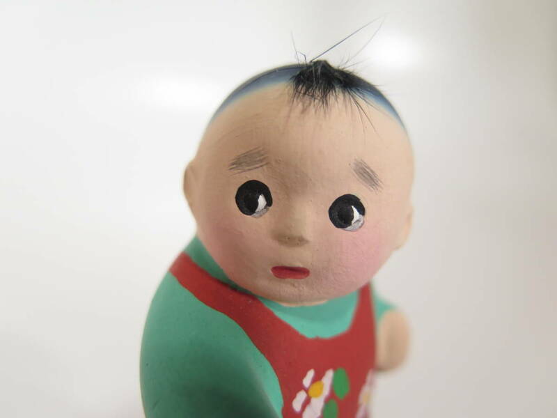 土人形　子供　赤ちゃん　幼子　男の子　化粧箱入り　高さ約7cmほど