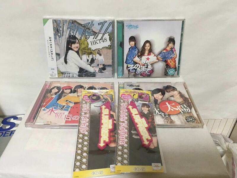 AKB48 HKT48 CD DVD 4点+ストラップ 2個セット　未使用　スキ！スキ！スキップ！　水曜日のアリス　そのままで　涙に沈む太陽　送料無料