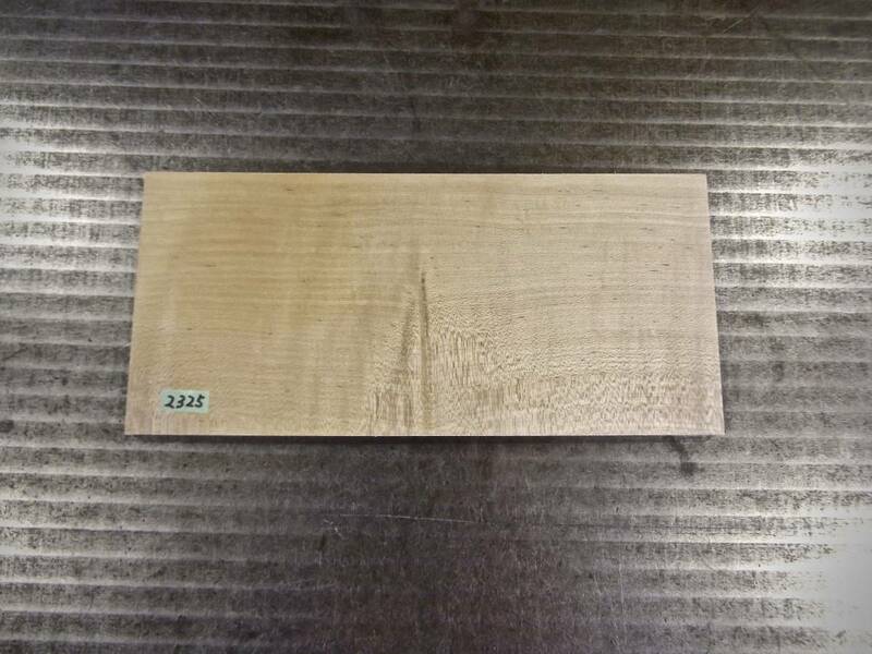 かえで杢（楓） チジミ杢 玉杢 （300×139×9）mm 1枚 無垢一枚板 送料無料 [2325] メープル カエデ キヤンプ 道具 まな板 材料 木材 