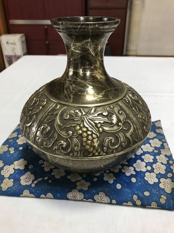 壺　花瓶　古美術 中国美術 青銅製か黄銅製　中古品