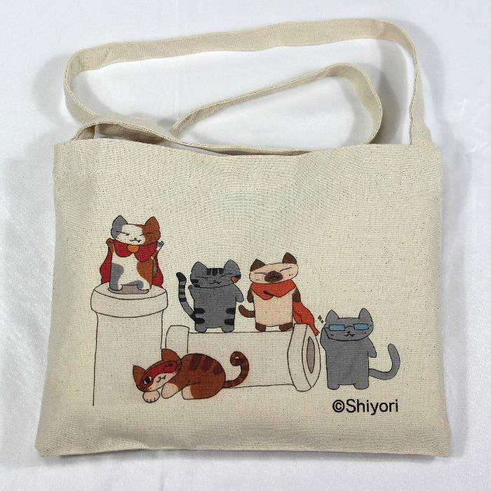 ★Shiyori 猫サコッシュ キャンバス ネコ柄 猫柄 普段使い 軽量 白地 かわいいイラスト 猫集団ニャンッニャニャニャ ５匹の仲間たち