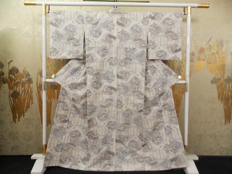 きもの今昔２３９１　御召紬のきもの　真綿紬袷仕立て　ザックリした紬です　しょうざんブランド