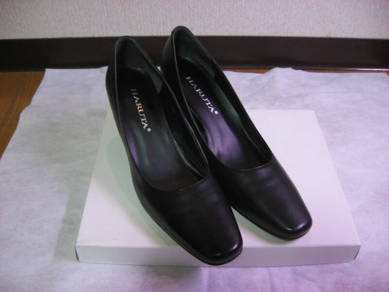 ◆新品！ＨＡＲＵＴＡ（ハルタ）の定番系パンプス黒24.5cmドコモ制靴◆