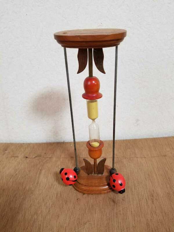 昭和　古い　てんとう虫　砂時計　チューリップ　木製　古道具　レトロ