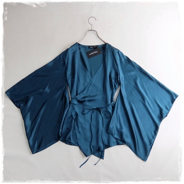 未使用 ■ ADELE FADO イタリア製 ■ サテン トップス■和 着物風袖