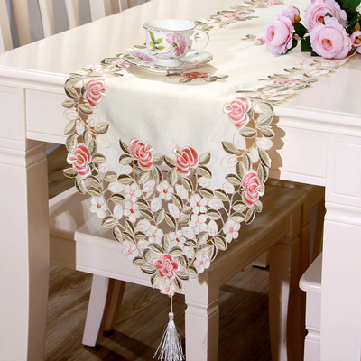 テーブルランナー 37×176cm 　田園風　上品　綺麗な花柄 タッセル付き おしゃれ エレガント 断熱 滑り止め 防汚 丸洗い お家用 食卓飾り