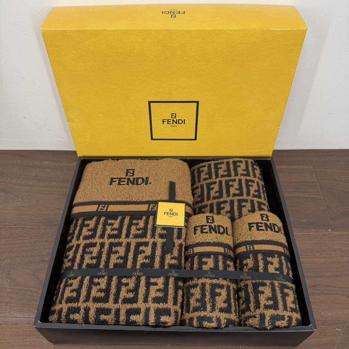 FDC7t 未使用 FENDI フェンディ ズッカ柄 タオルセット 箱付き ギフト
