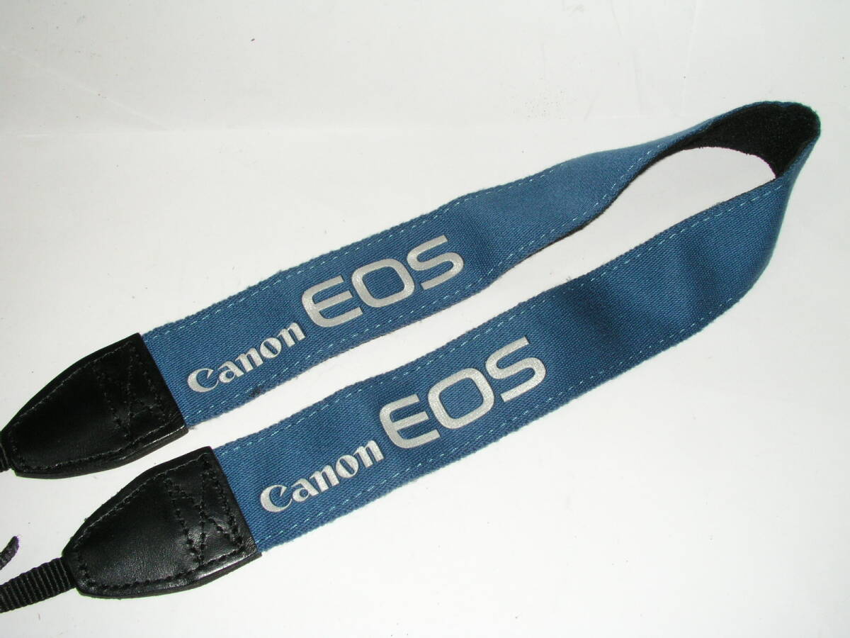 8909★★ Canon EOS ストラップ、ブルー 白(銀)の刺繍文字 裏面滑り止め加工 幅約38mm ★