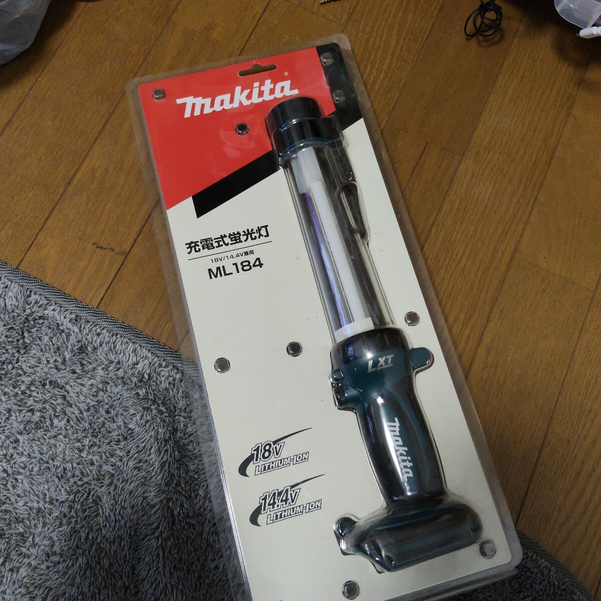 ▼未使用品▼makita マキタ 充電式蛍光灯 ML184 保管品の為外装に傷や汚れ有
