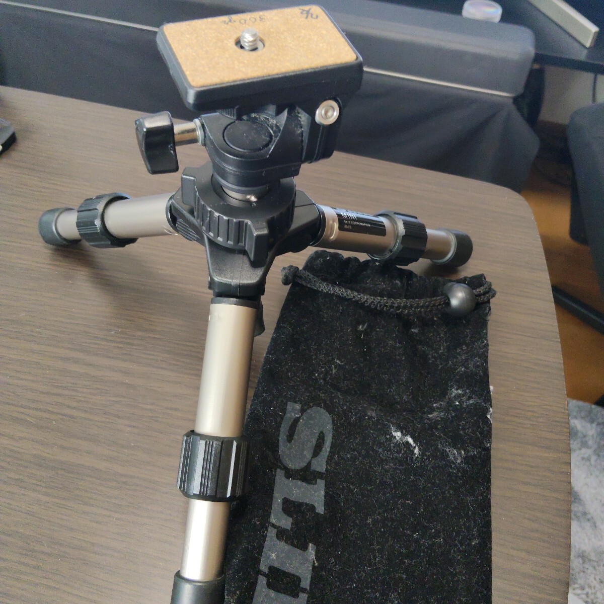 SLIK / スリック　MINI　8555　ミニ三脚　小型三脚　トラベル三脚　雲台付き 　袋付き