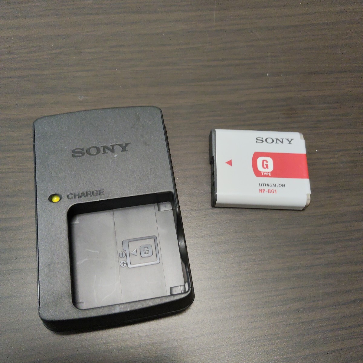 SONY 純正充電器：BC-CSGE ＆ 純正充電池：NP-BG1　中古　現状品