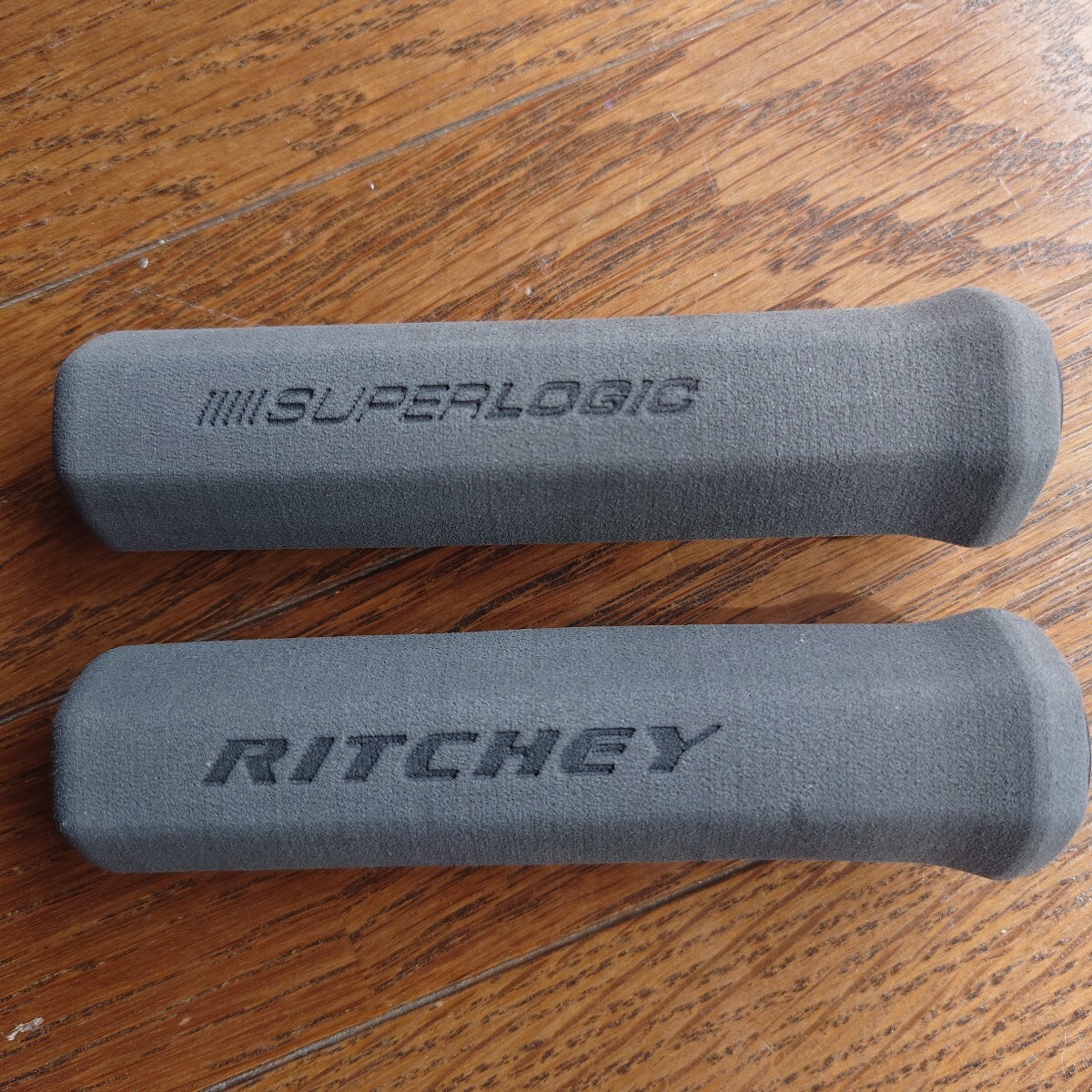 超軽量RITCHEY SUPER LOGIC グリップ　 グレー　リッチー　スーパーロジック　MTB XC クロスバイク