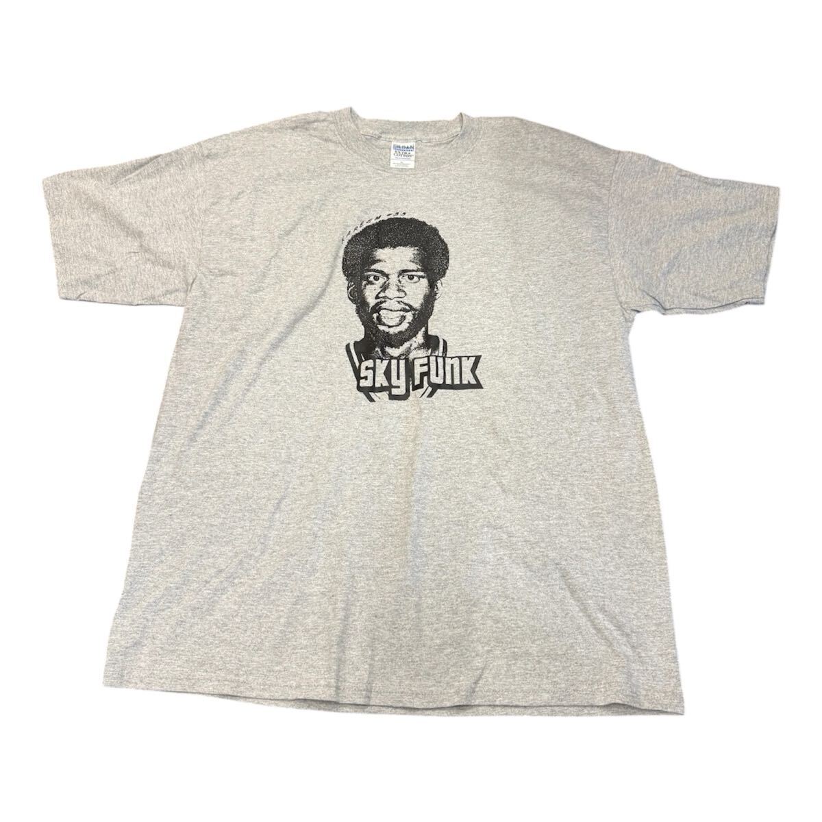 カリーム・アブドゥルジャバー SKYHOOK Tシャツ XL グレー NBA Kareem Abdul Jabbar Skyhook T Shirt XL Gray NBA Gildan