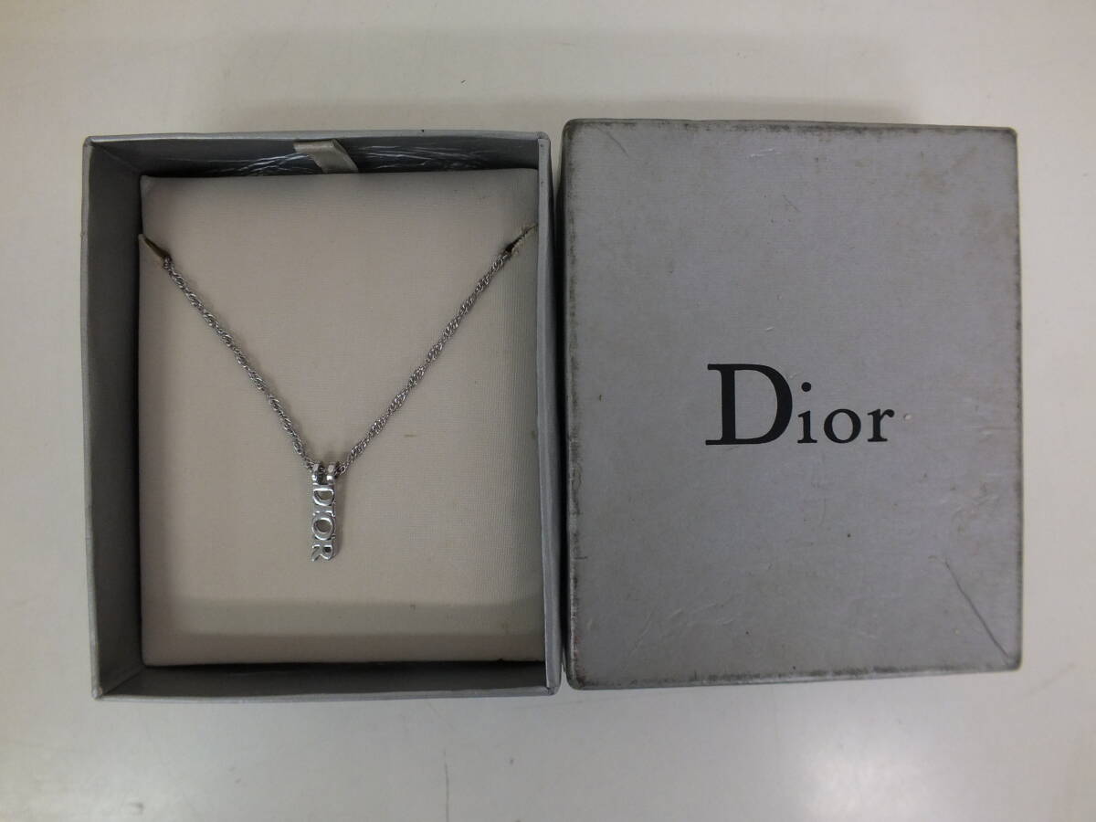 ChristianDior クリスチャン ディオール Dior 縦長 ロゴ シルバーカラー チェーン ネックレス CD 刻印 箱付き 激安1円スタート