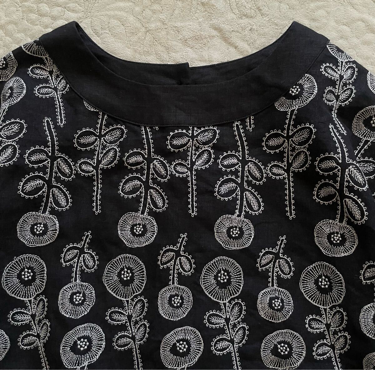 bulbul 刺繍 ブラウス　リネン100% 花柄　黒　白　バックボタン　麻　バルバル