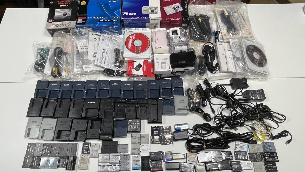 コンデジ 備品 Canon キャノン Nikon ニコン LUMIX CASIO Olympus バッテリー チャージャー 外箱 ケーブル DVDなど 大量セット まとめ 