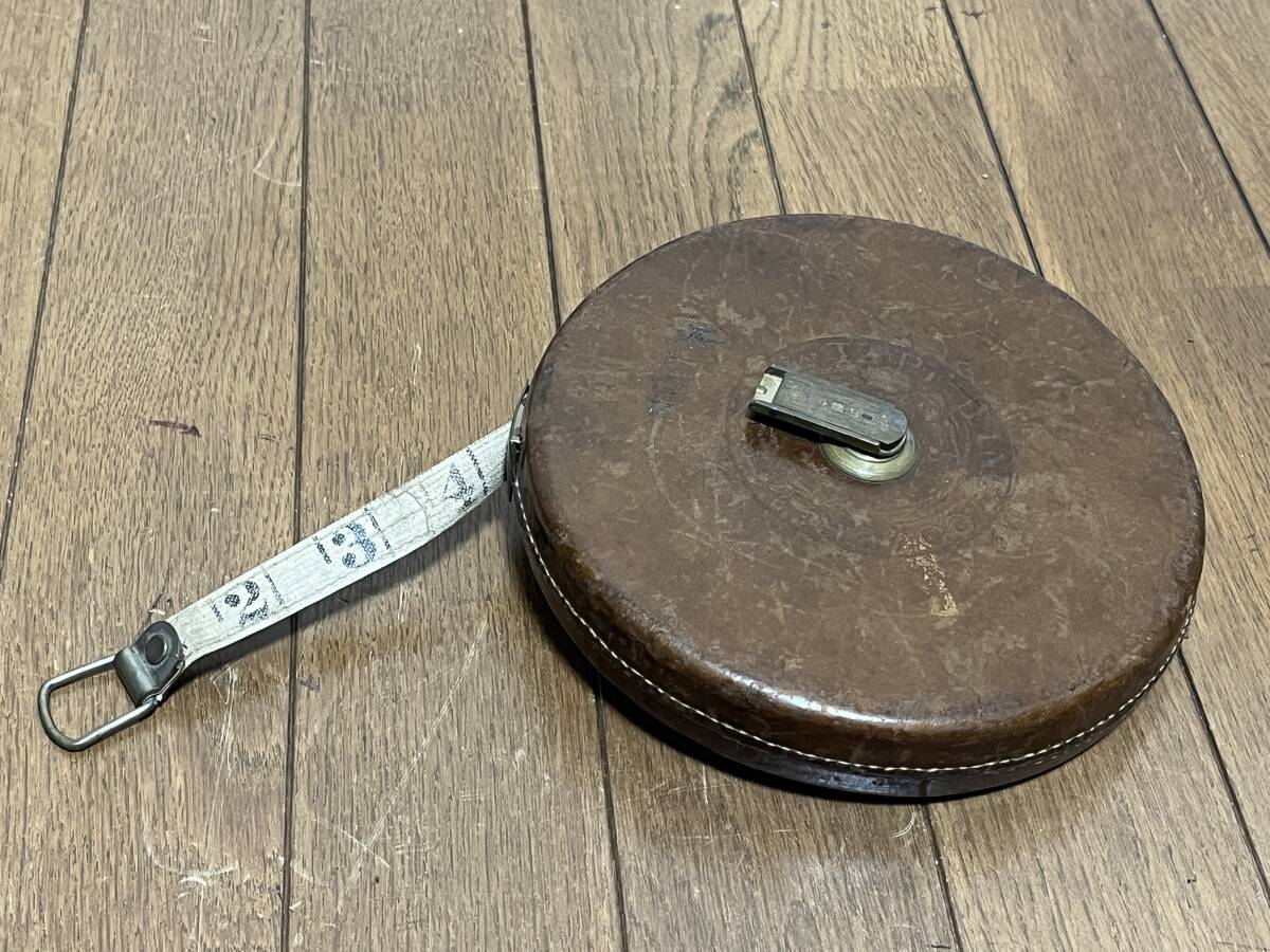 Tape Measure 巻尺 TAPELINE CO レザーケース 手巻き式 メジャー 測定器 アンティーク ビンテージ 金属パーツ 古道具 コレクション 6225