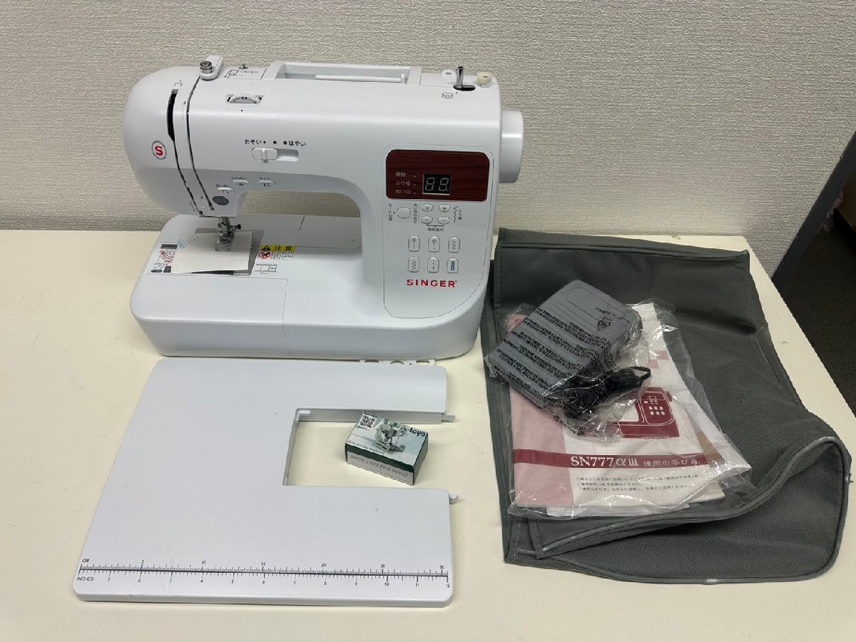 U027-X1-3647 SINGER シンガー コンピューターミシン本体　SN777αⅢ 通電未確認 現状品①大阪