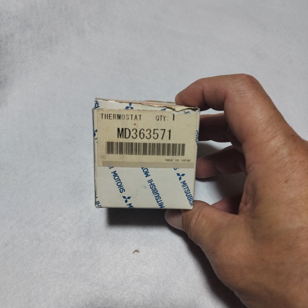 ミツビシ　三菱　MITSUBISHI MOTORS サーモスタット MD363571 QTY:1