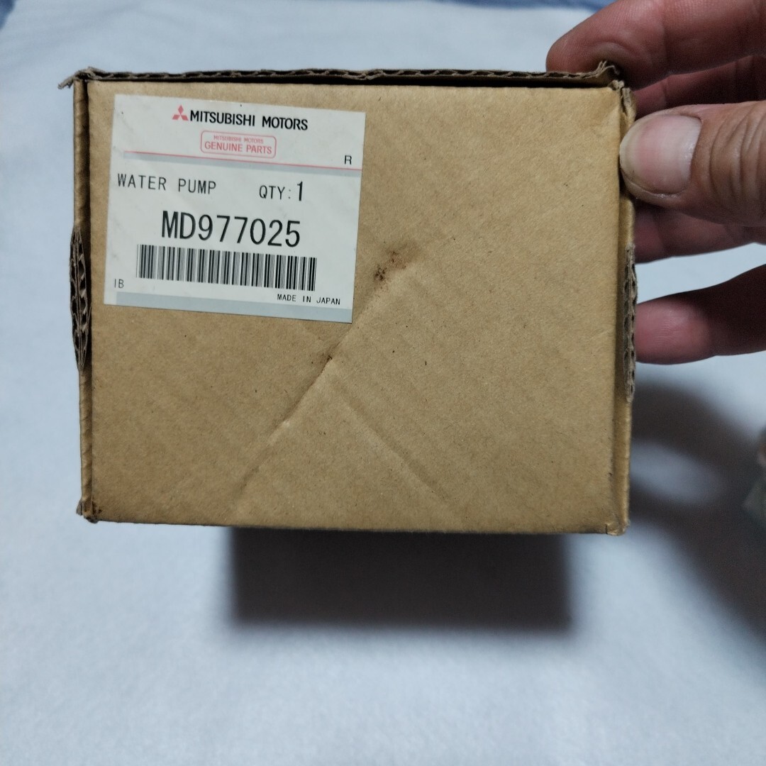 ミツビシ　三菱　MITSUBISHI MOTORS 純正部品 ウォーターポンプ MD977025