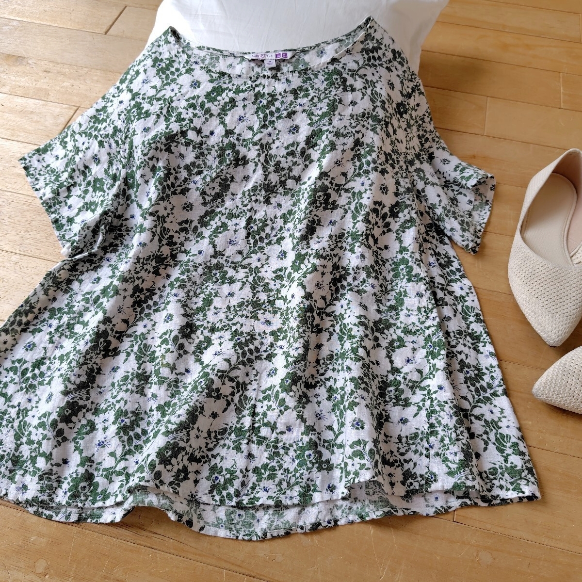 超美品　麻100%　UNIQLO ＆LIBERTYコラボ　半袖 カットソー　M　A ライン　フラワープリント 素敵☆