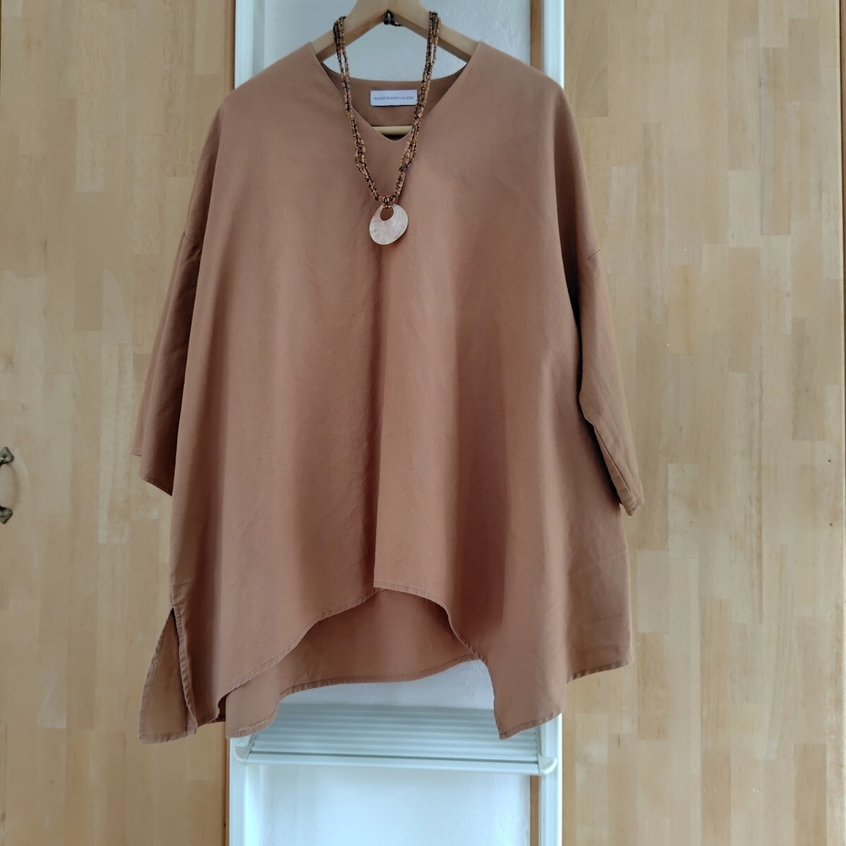 SEASON REASON　リネン混コットン　V 開き　七分袖チュニック　 アシンメトリー デザイン　ドロップショルダー 　L　ブラウン系